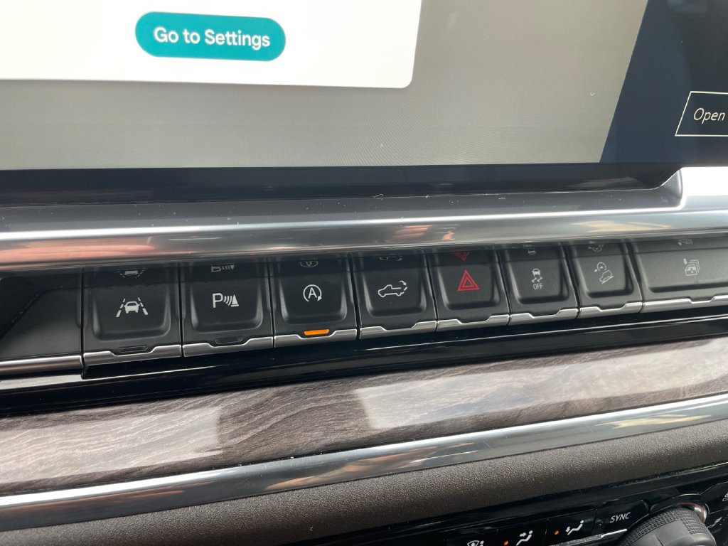 Used 2025 Chevrolet Silverado 1500 LTZ AWD/4WD image 44