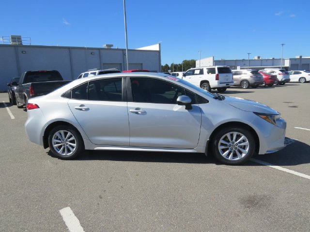 Used 2026 Toyota Corolla LE w/ LE Premium Package FWD image 2