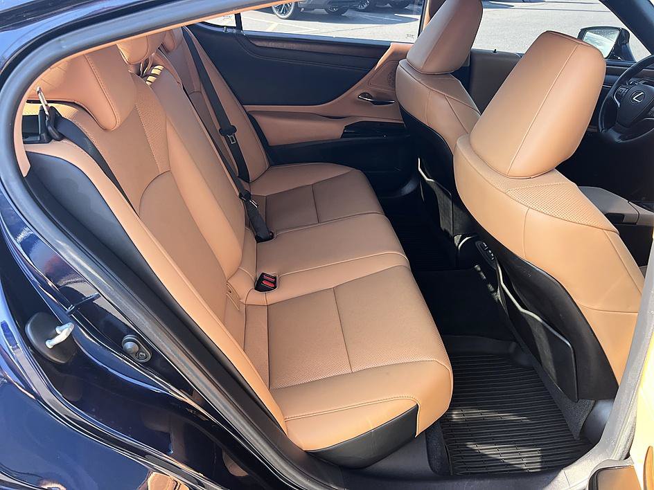 Used 2023 Lexus ES 350 w/ Premium Package FWD image 16