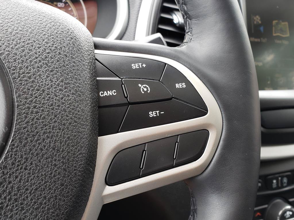 Used 2017 Jeep Cherokee Trailhawk AWD/4WD image 20