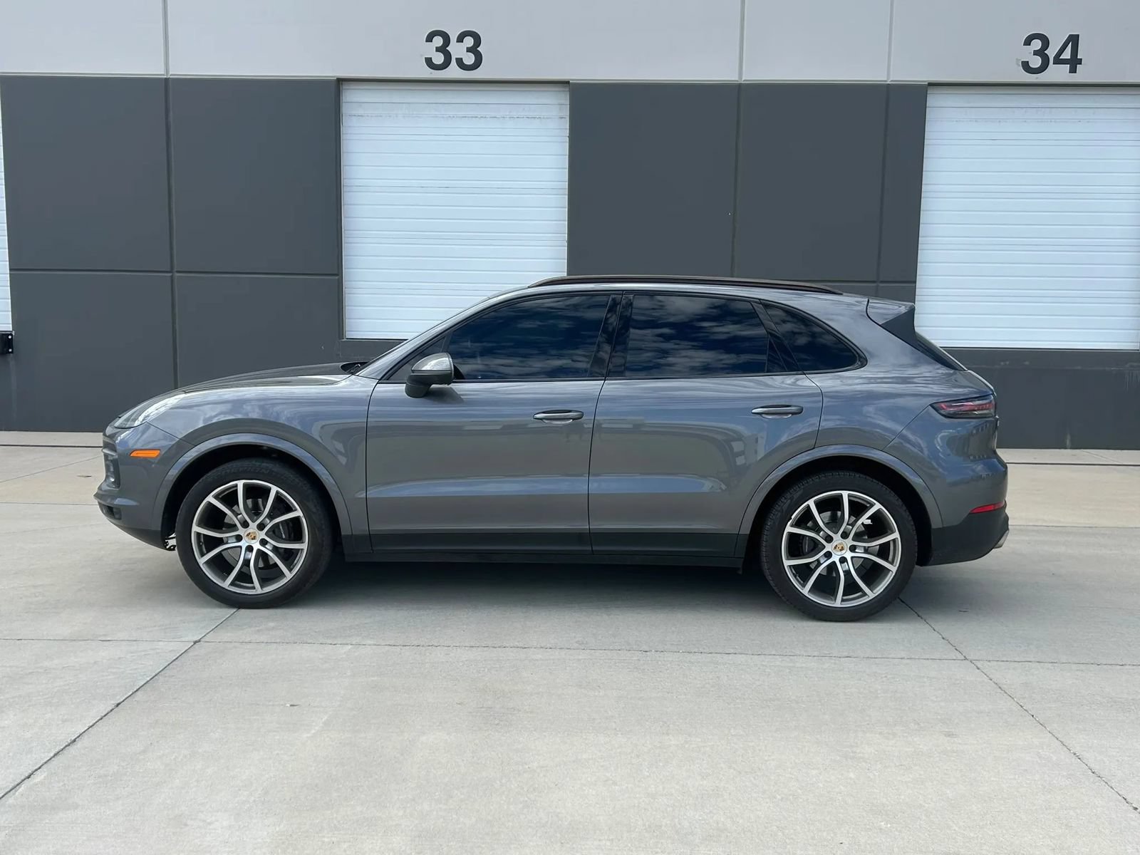 Used 2019 Porsche Cayenne AWD/4WD image 2