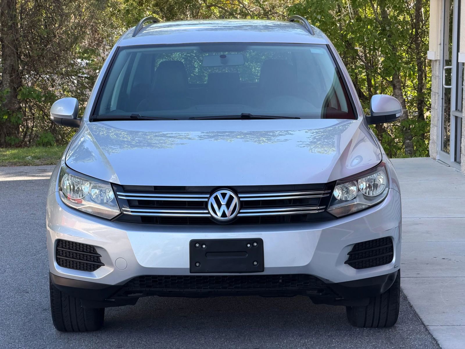 Used 2015 Volkswagen Tiguan SE FWD image 2