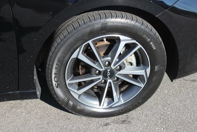 Used 2023 Kia Forte LXS FWD image 33