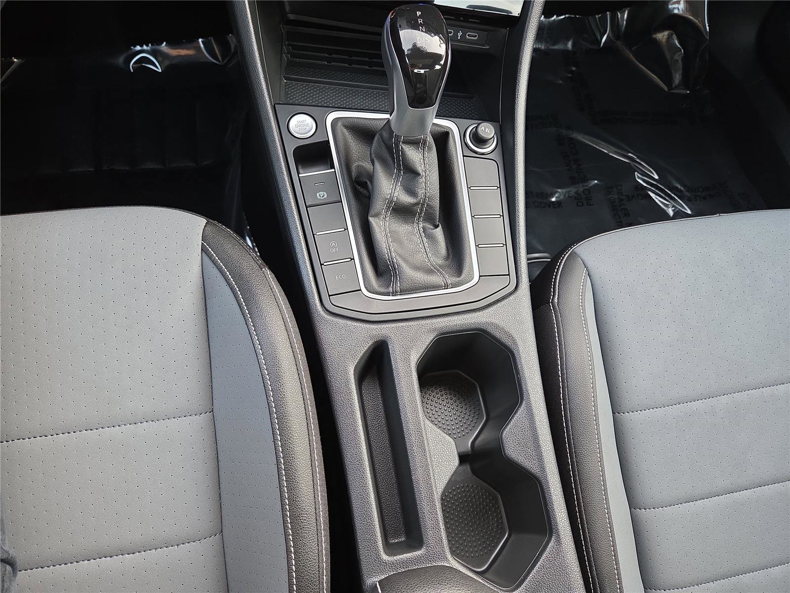 Used 2025 Volkswagen Jetta SE w/ Sunroof Package image 21