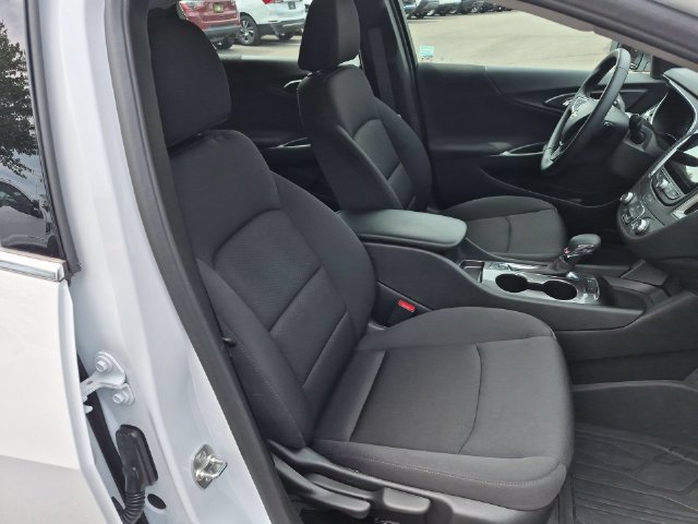 Used 2025 Chevrolet Malibu RS FWD image 29