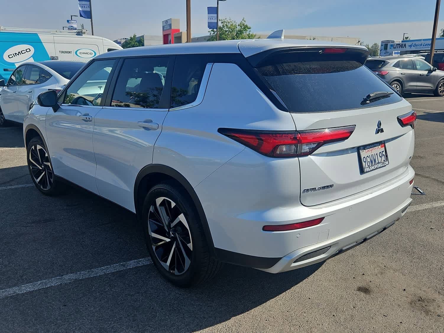 Used 2023 Mitsubishi Outlander SE image 6