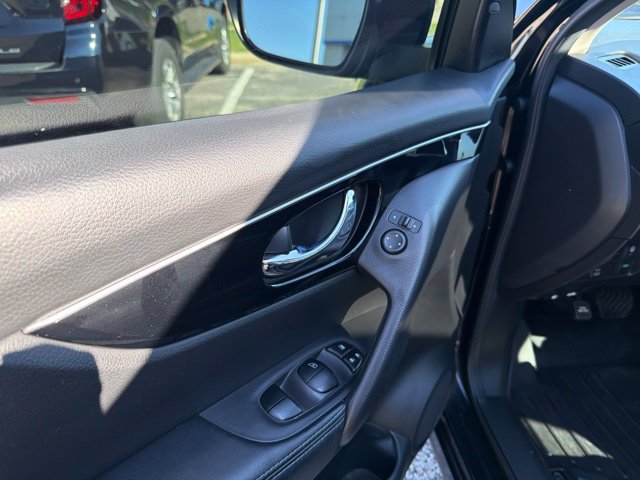 Used 2018 Nissan Rogue Sport SL w/ SL Premium Package AWD/4WD image 12