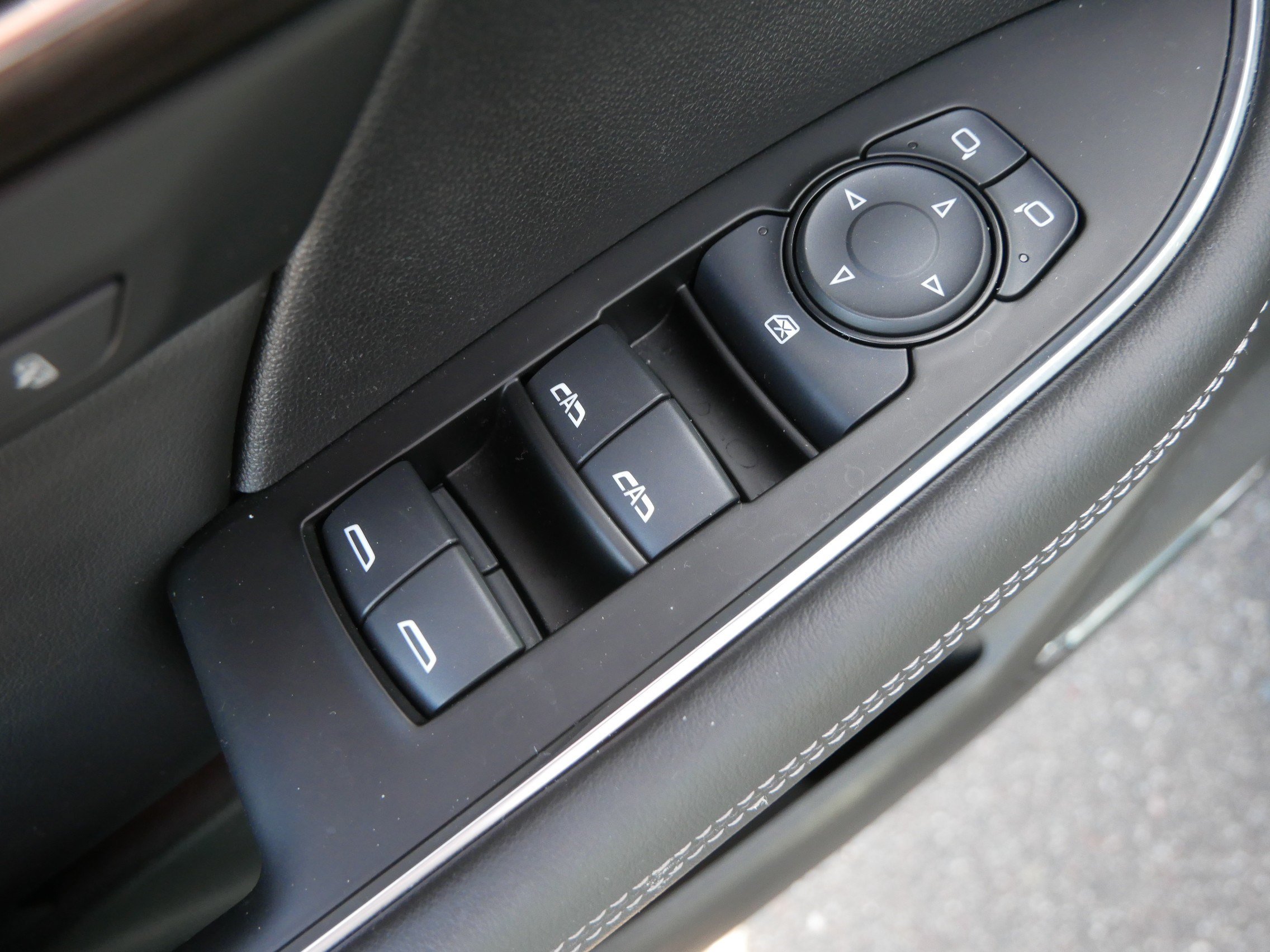 Used 2023 Buick Envision Avenir AWD/4WD image 23