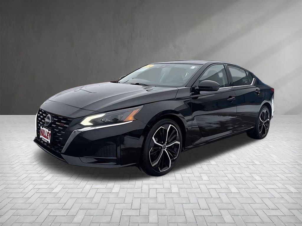Used 2024 Nissan Altima 2.5 SR image 3