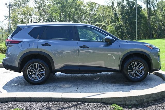 Used 2024 Nissan Rogue S AWD/4WD image 4