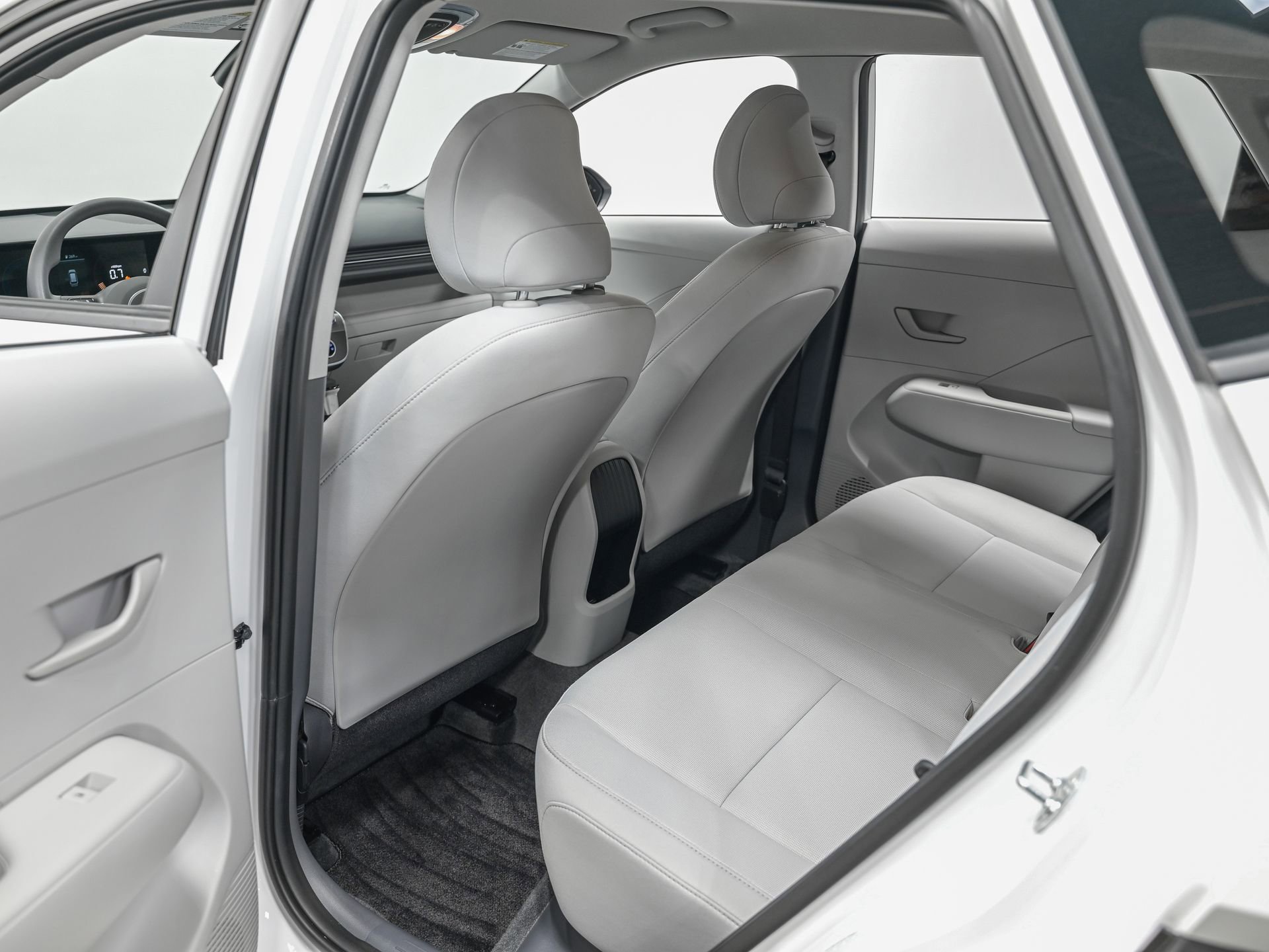 Used 2025 Hyundai Kona SE image 25