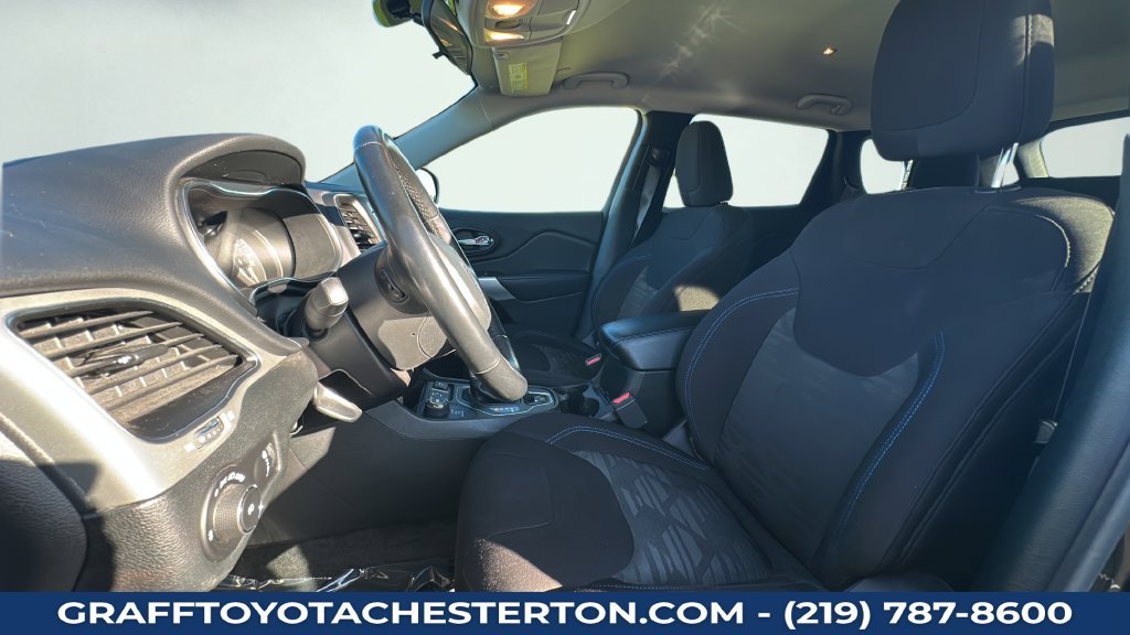 Used 2020 Jeep Cherokee Latitude AWD/4WD image 23