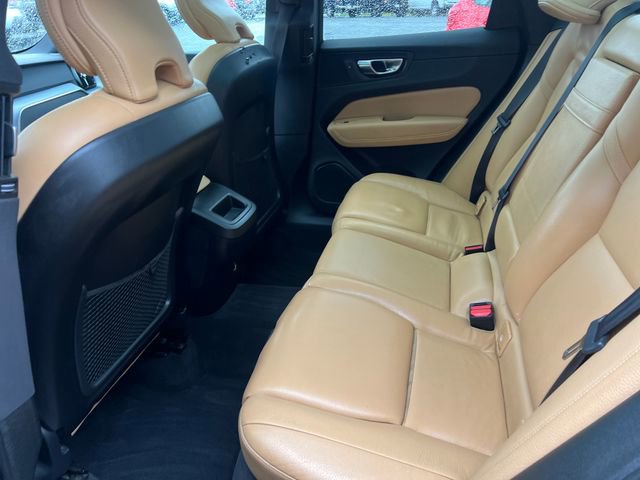 Used 2019 Volvo XC60 T6 Momentum w/ Premium Package image 24