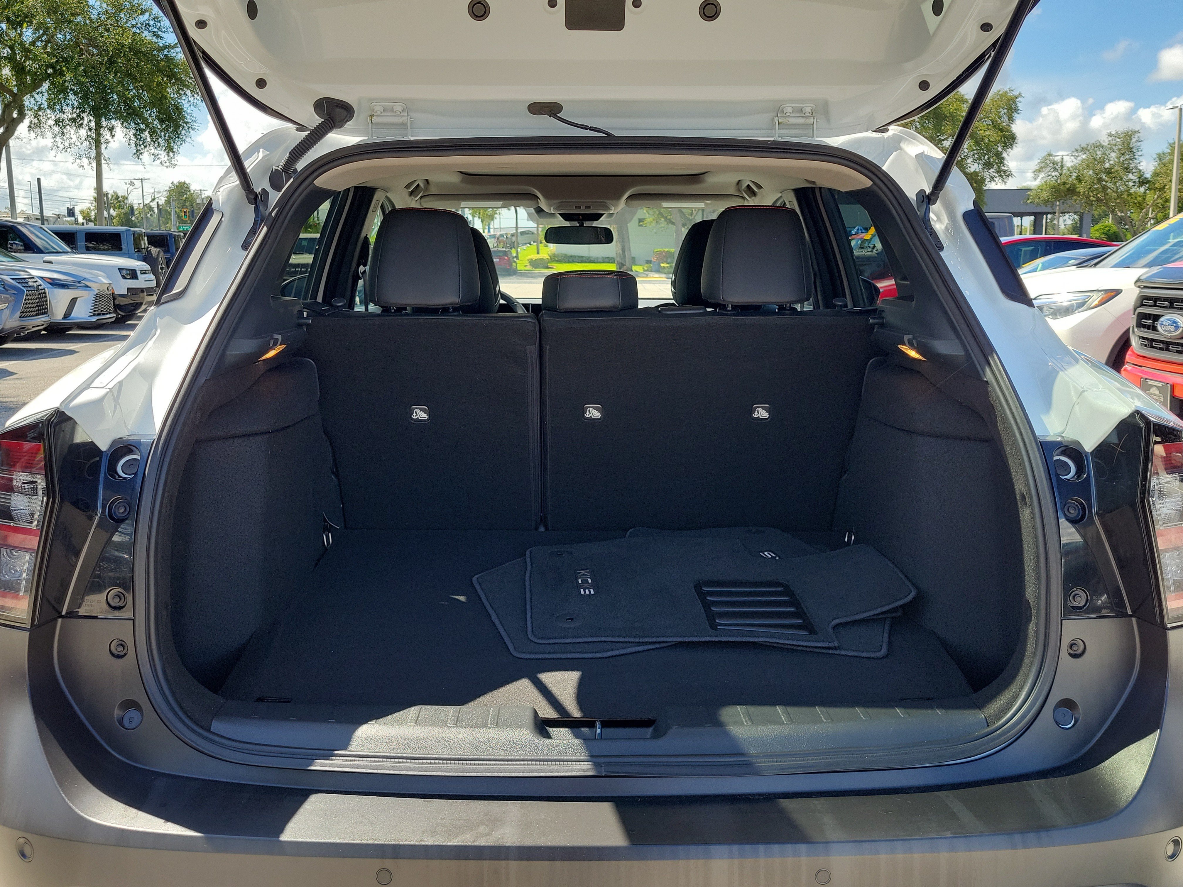 Used 2025 Nissan Kicks SR w/ SR Premium Package AWD/4WD image 10