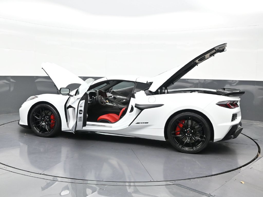 Used 2027 Chevrolet Corvette Z06 RWD image 37