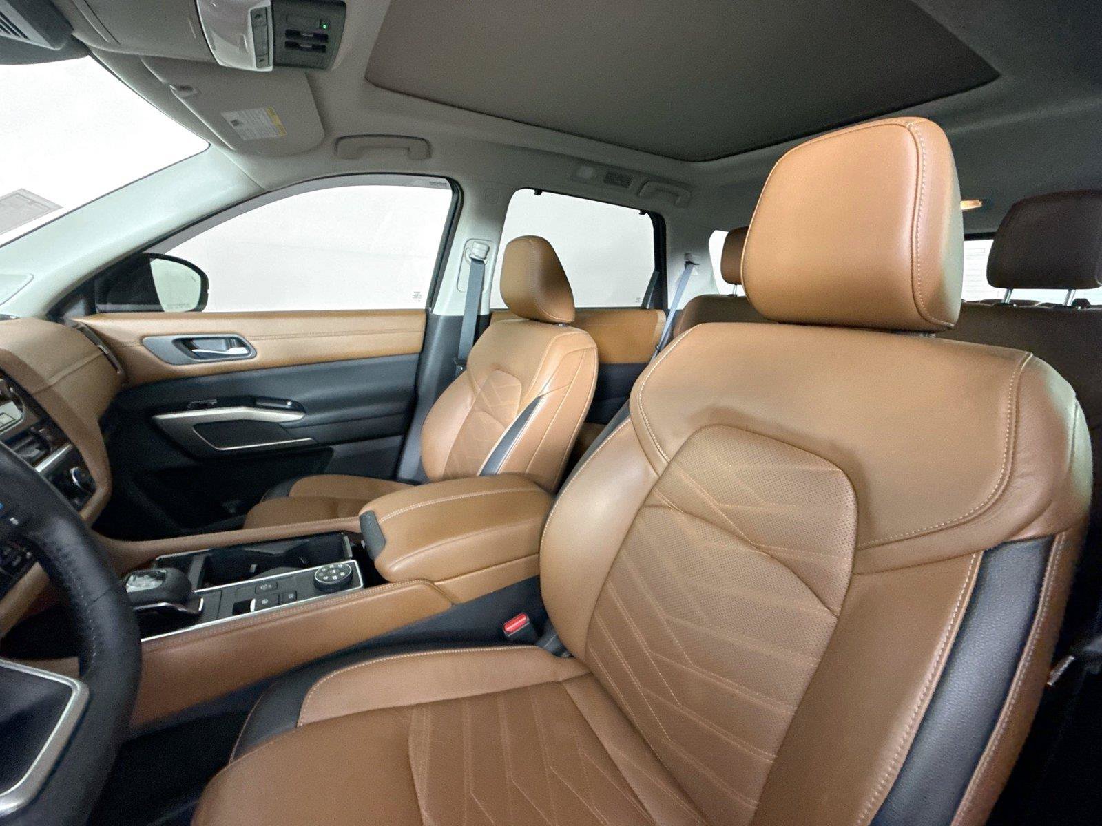 Used 2022 Nissan Pathfinder Platinum w/ Cargo Package AWD/4WD image 3
