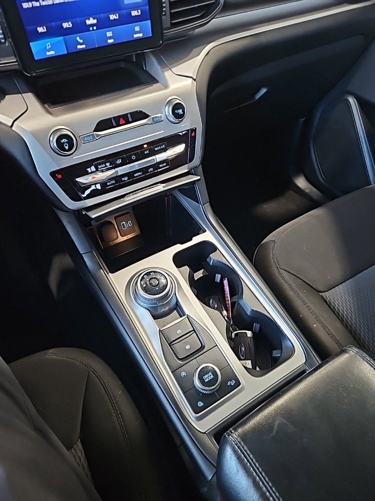 Used 2022 Ford Explorer XLT image 34