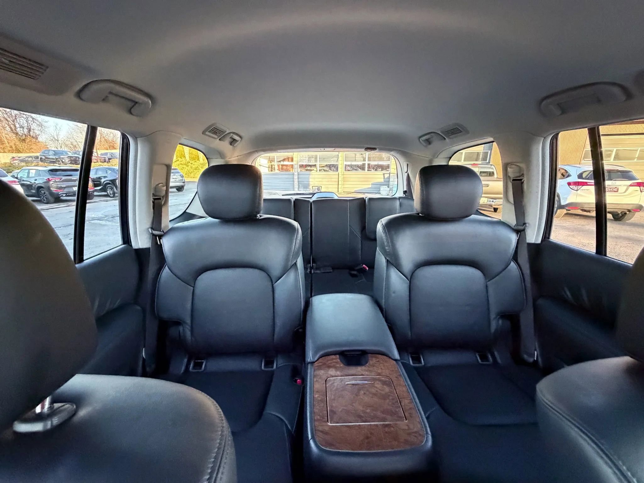 Used 2024 Nissan Armada SL w/ Captain's Chairs Package image 29