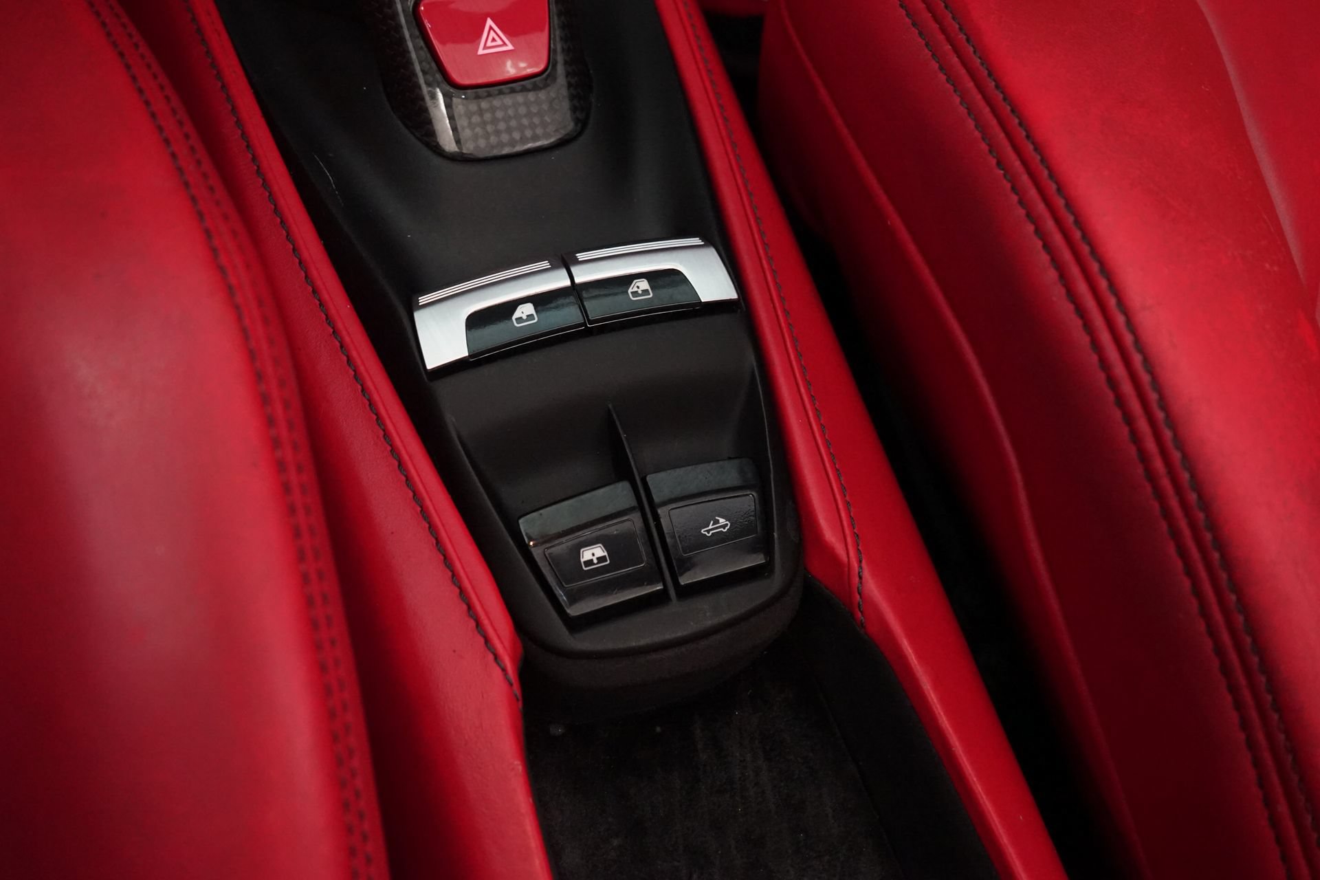 Used 2019 Ferrari 488 Spider RWD image 17