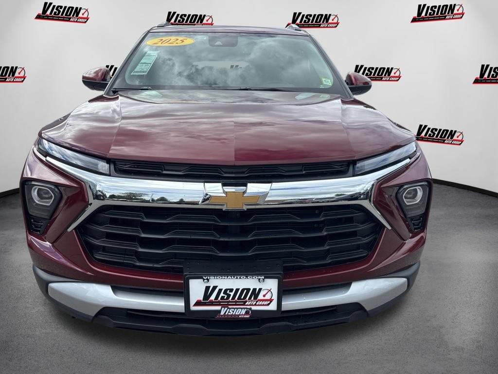 Used 2025 Chevrolet TrailBlazer LT w/ Convenience Package AWD/4WD image 2