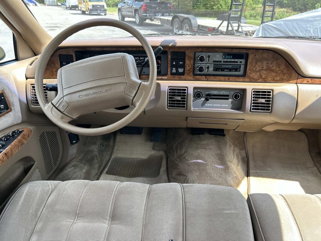Used 1993 Chevrolet Caprice Classic RWD image 20