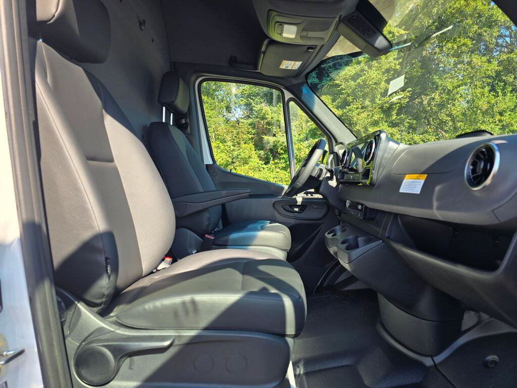 New 2025 Mercedes-Benz eSprinter 170 Cargo image 24