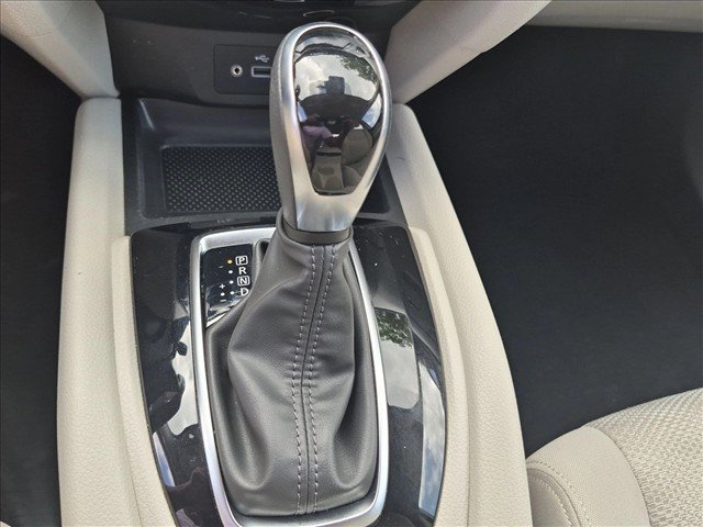 Used 2020 Nissan Rogue Sport SV FWD image 12