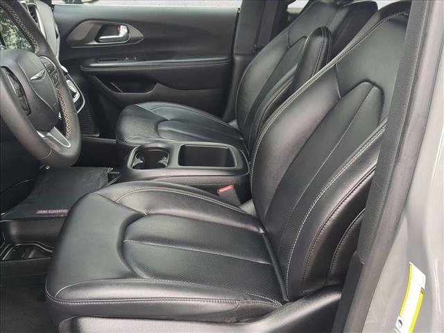 Used 2025 Chrysler Pacifica Select FWD image 15