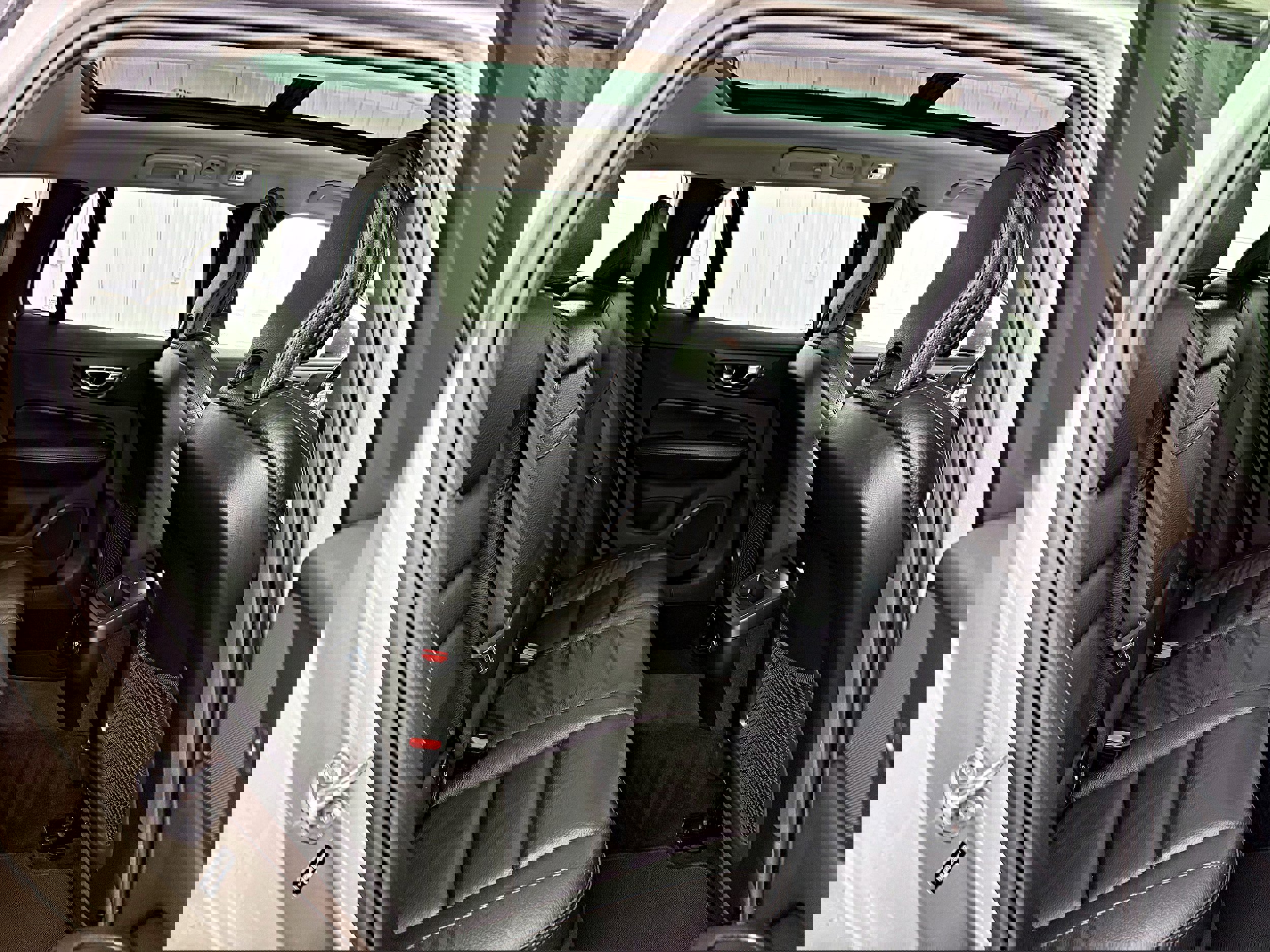 Used 2020 Volvo V60 T5 Cross Country image 32