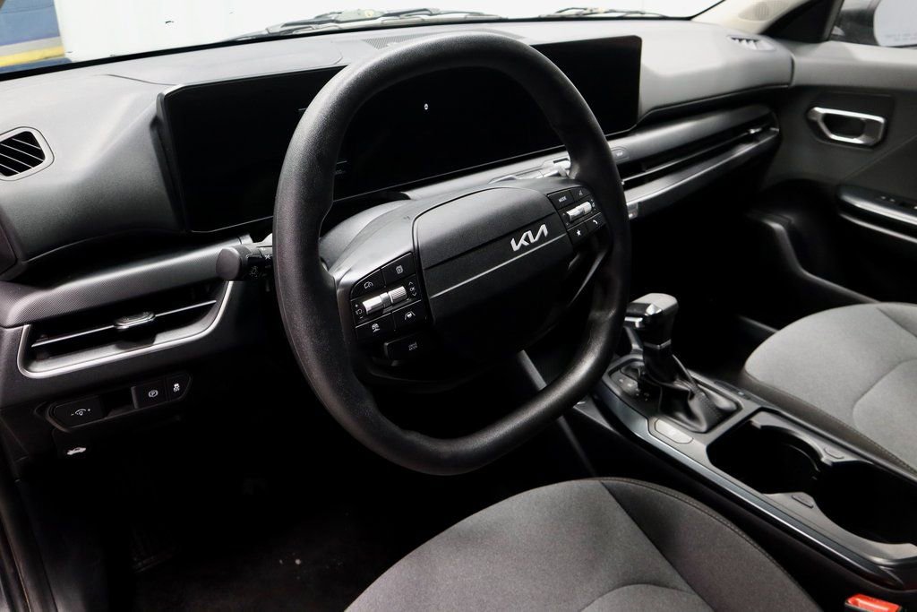 Used 2025 Kia K4 LXS image 24