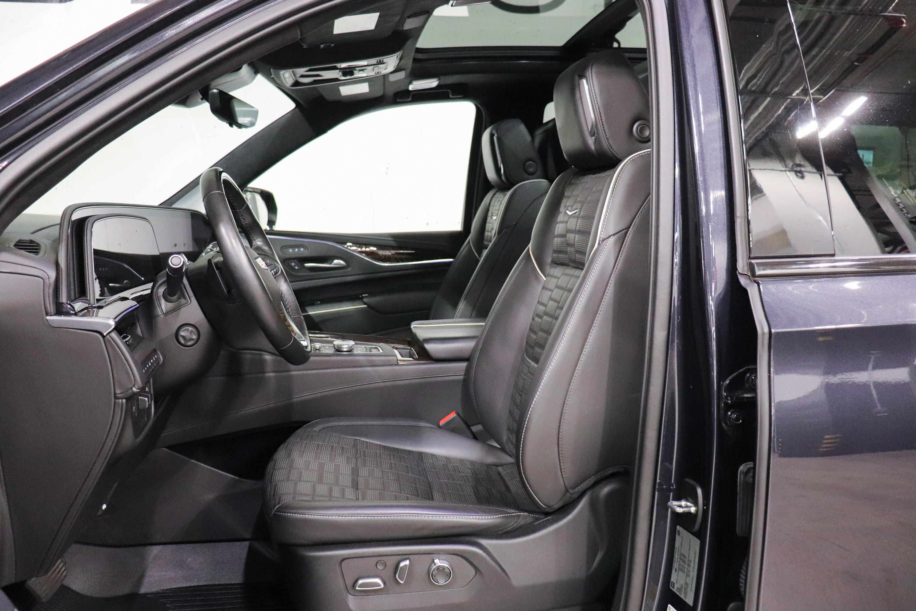 Certified 2023 Cadillac Escalade Sport Platinum w/ LPO, ONYX Package image 13