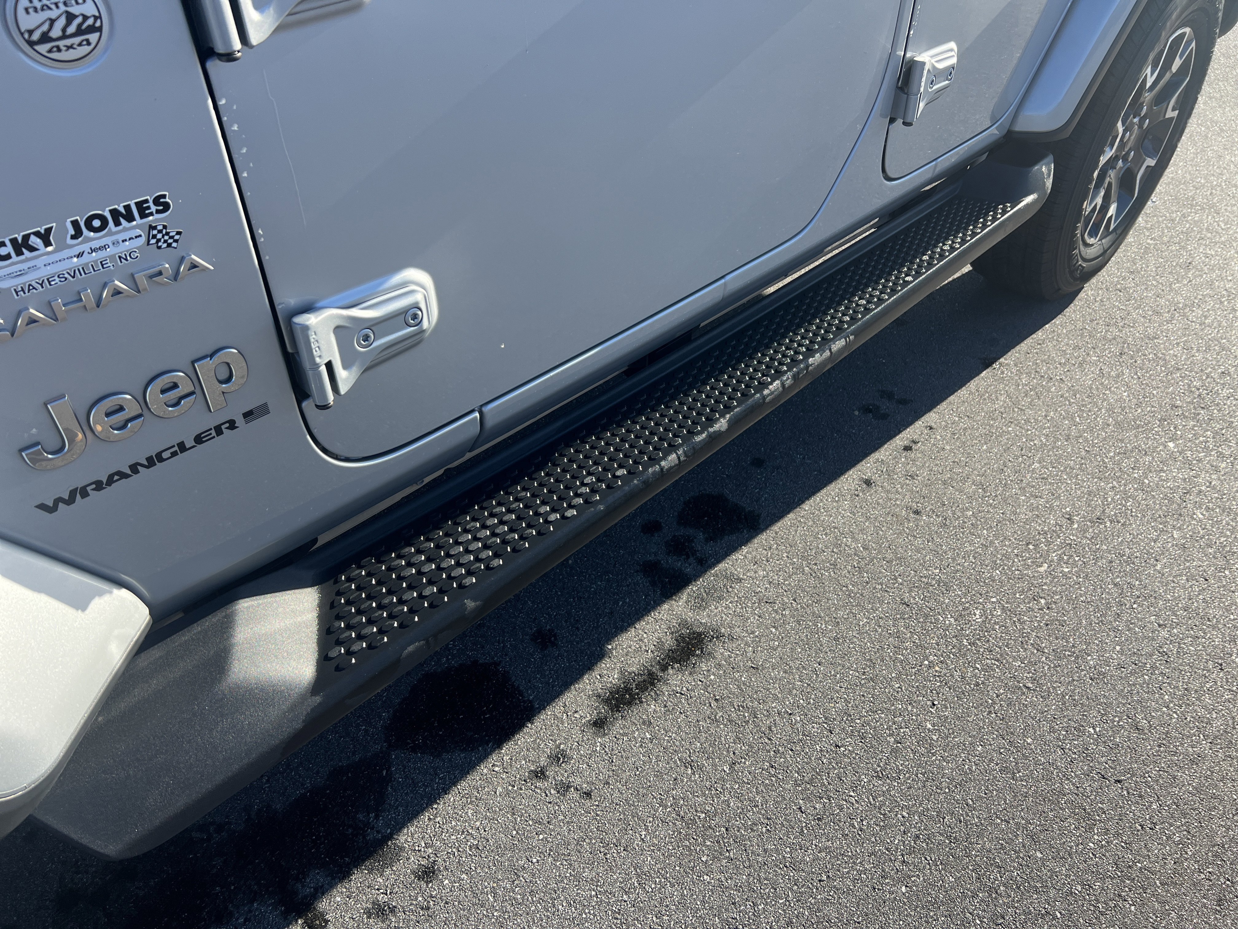 Used 2024 Jeep Wrangler Sahara image 14