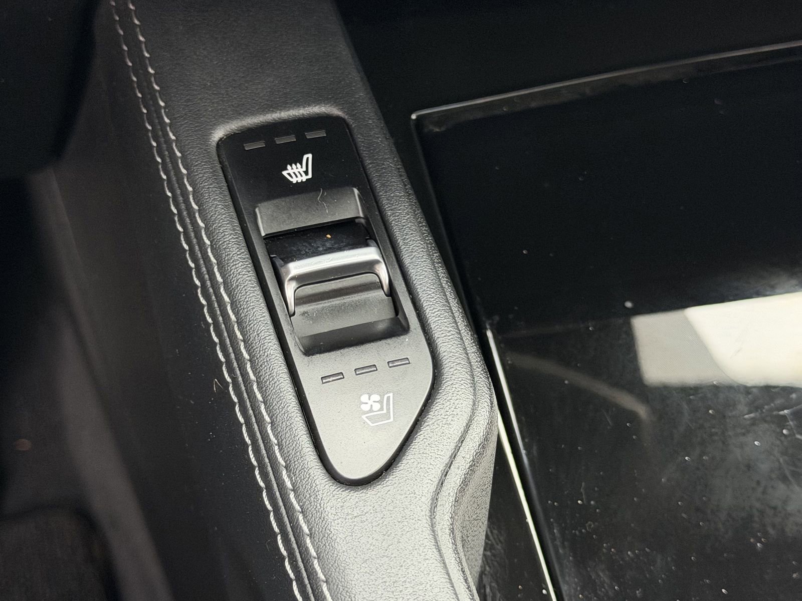 Used 2021 Kia Telluride SX w/ SX Prestige Package image 19