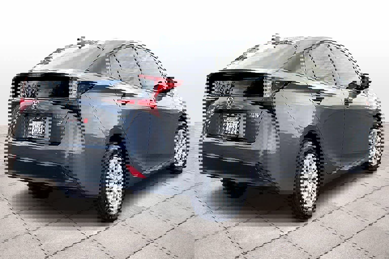 Used 2021 Toyota Prius L Eco image 16