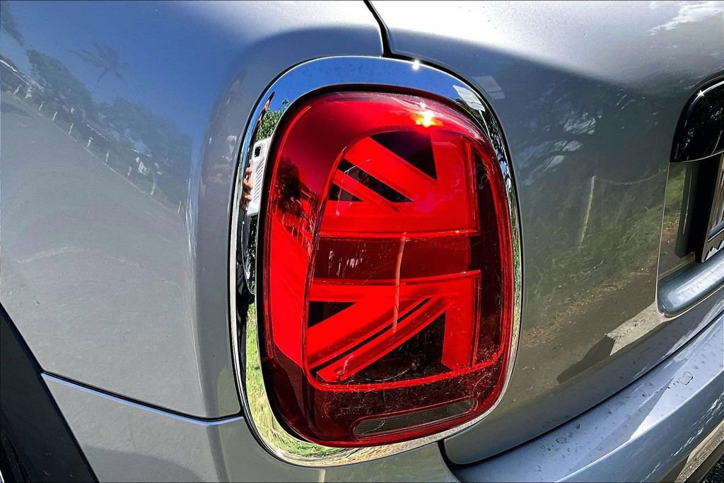 Used 2024 MINI Cooper 4-Door Hardtop image 32