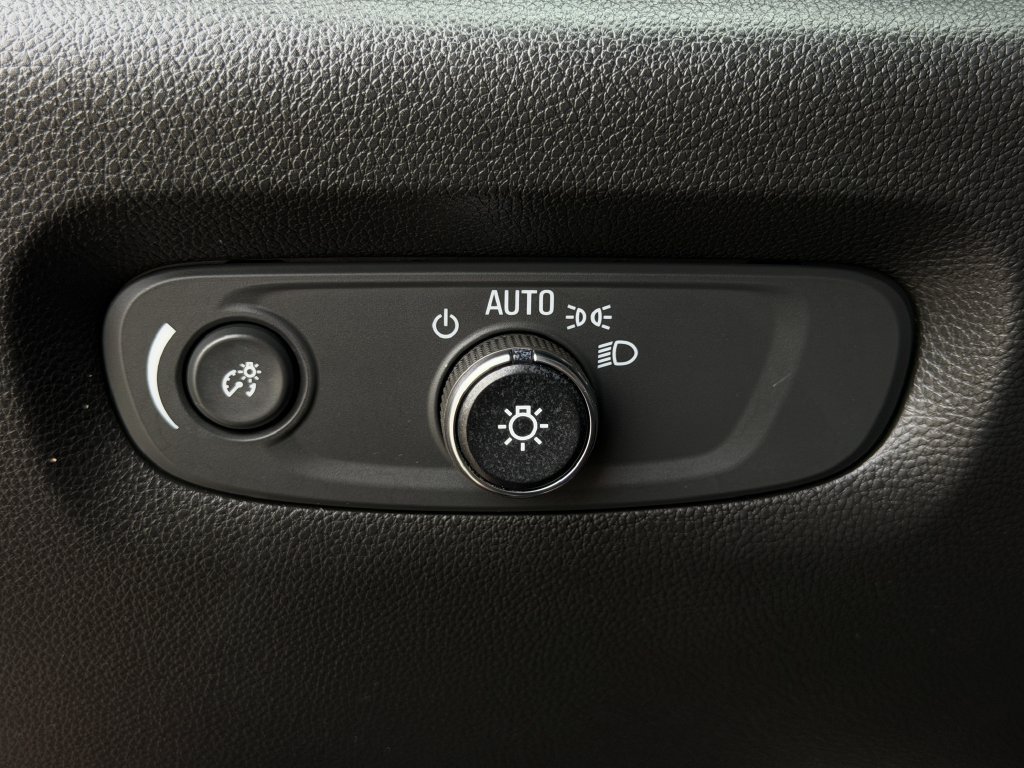Used 2023 Chevrolet Traverse RS w/ LPO, Floor Liner Package FWD image 22
