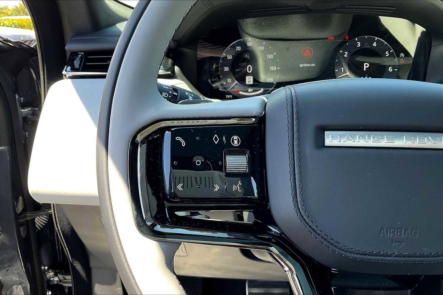 New 2026 Land Rover Range Rover Velar Dynamic SE image 17