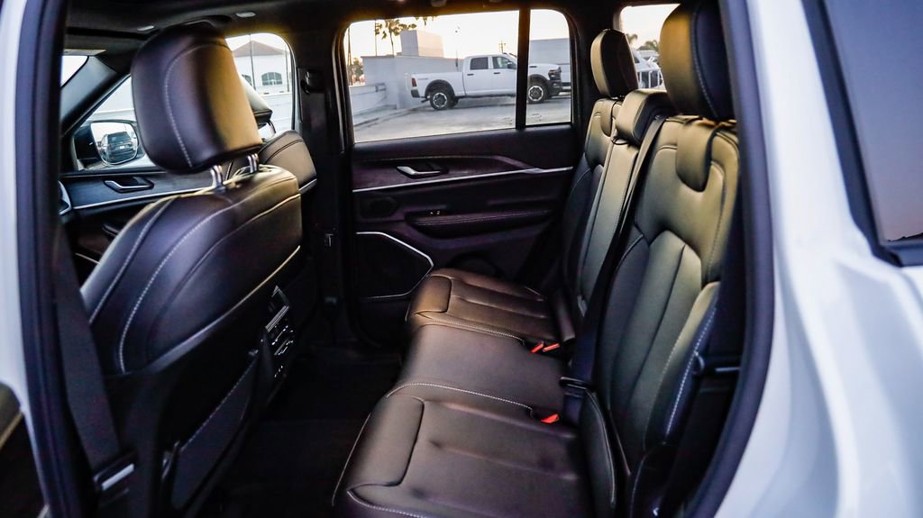 New 2026 Jeep Grand Cherokee Limited w/ Limited Altitude Package image 22