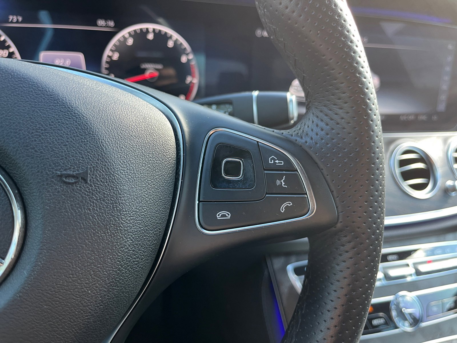 Used 2018 Mercedes-Benz E 300 4MATIC image 18