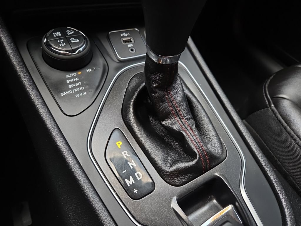 Used 2020 Jeep Cherokee Trailhawk w/ Technology Group image 39