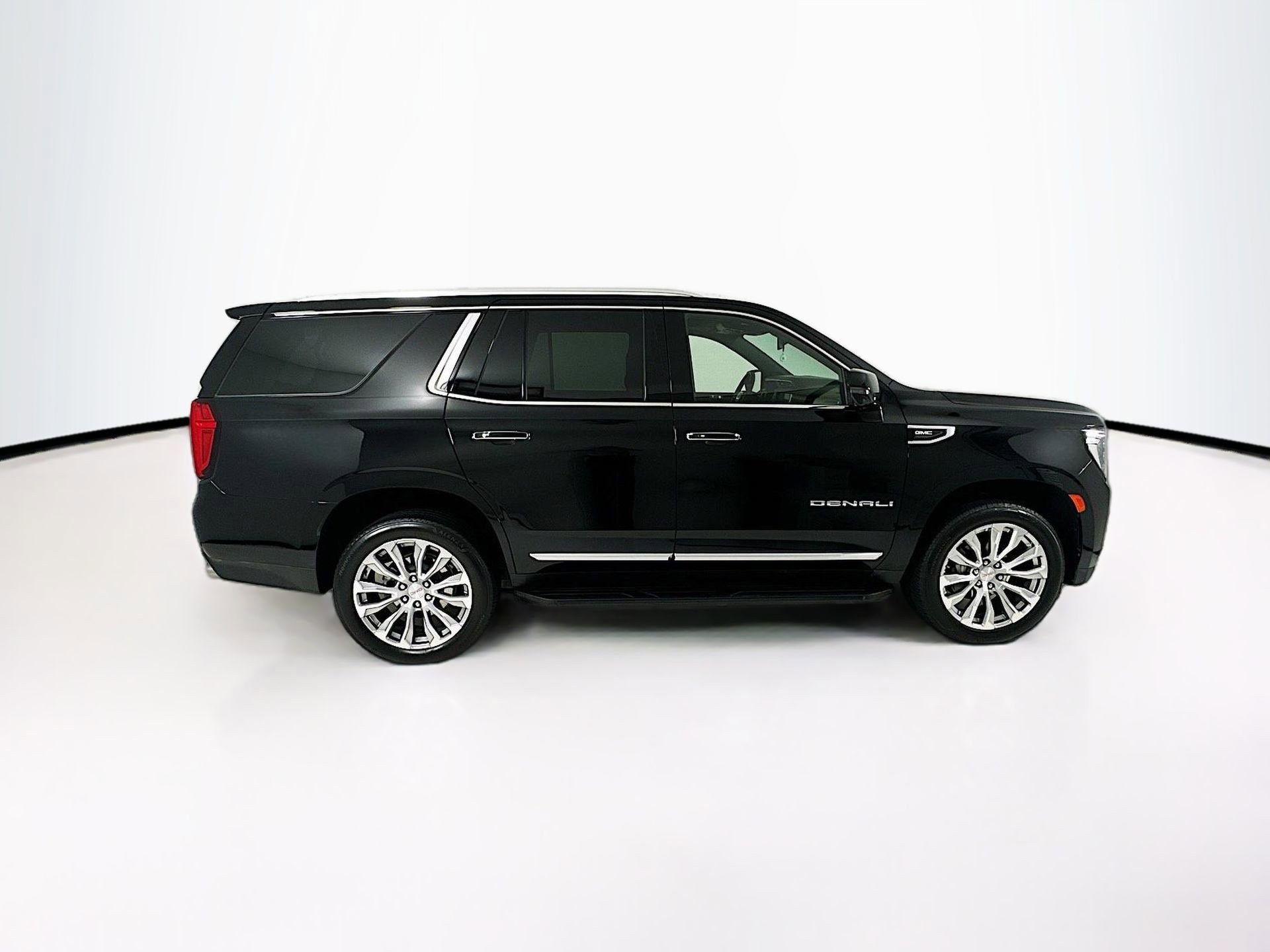 Used 2023 GMC Yukon Denali w/ LPO, Floor Liner Package image 9