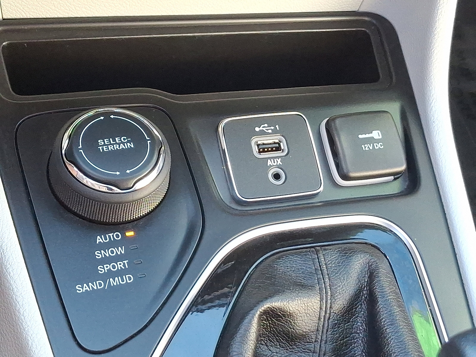 Used 2019 Jeep Cherokee Limited image 27