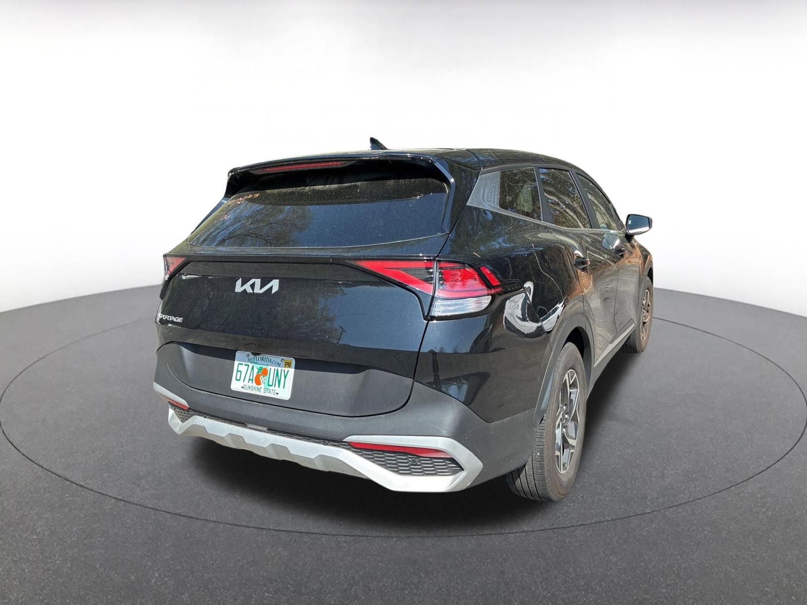 Used 2025 Kia Sportage LX image 9