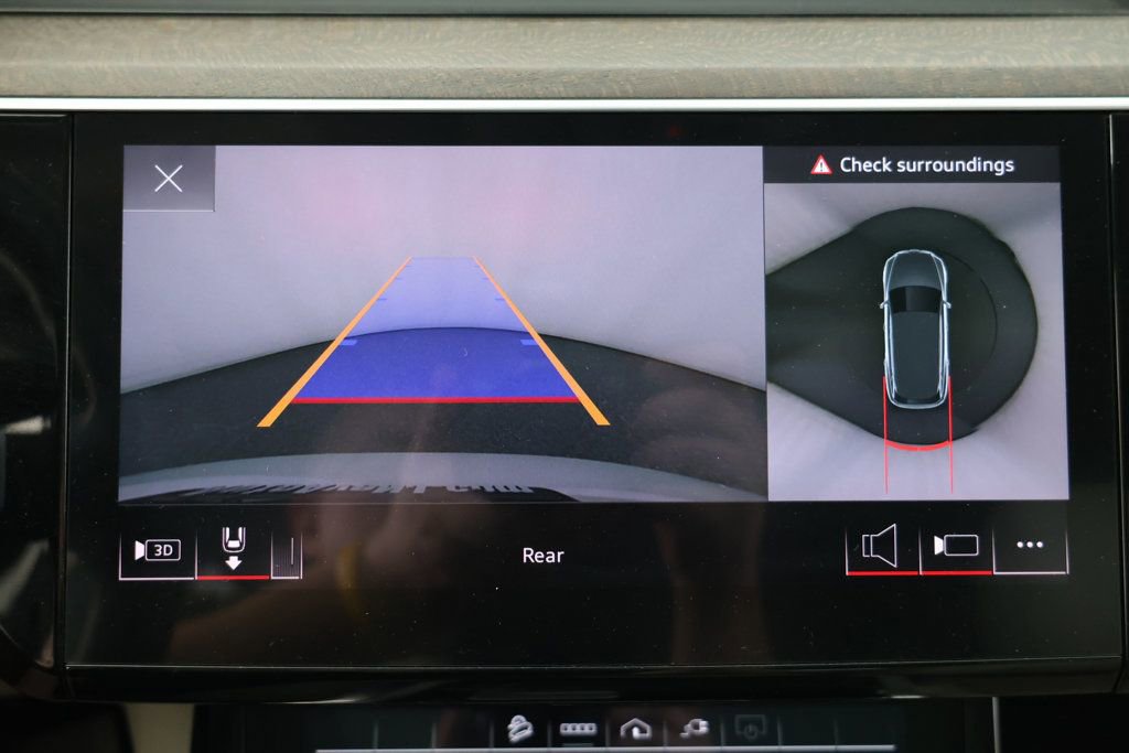 Used 2024 Audi Q8 e-tron Premium Plus w/ Premium Plus Package image 20