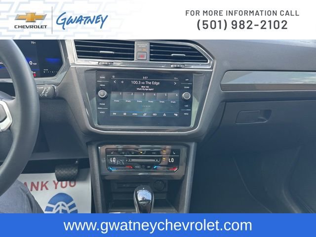 Used 2023 Volkswagen Tiguan SE w/ Panoramic Sunroof Package image 17