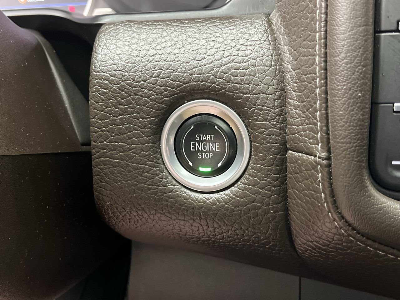 Certified 2021 GMC Yukon Denali w/ Denali Premium Package AWD/4WD image 25
