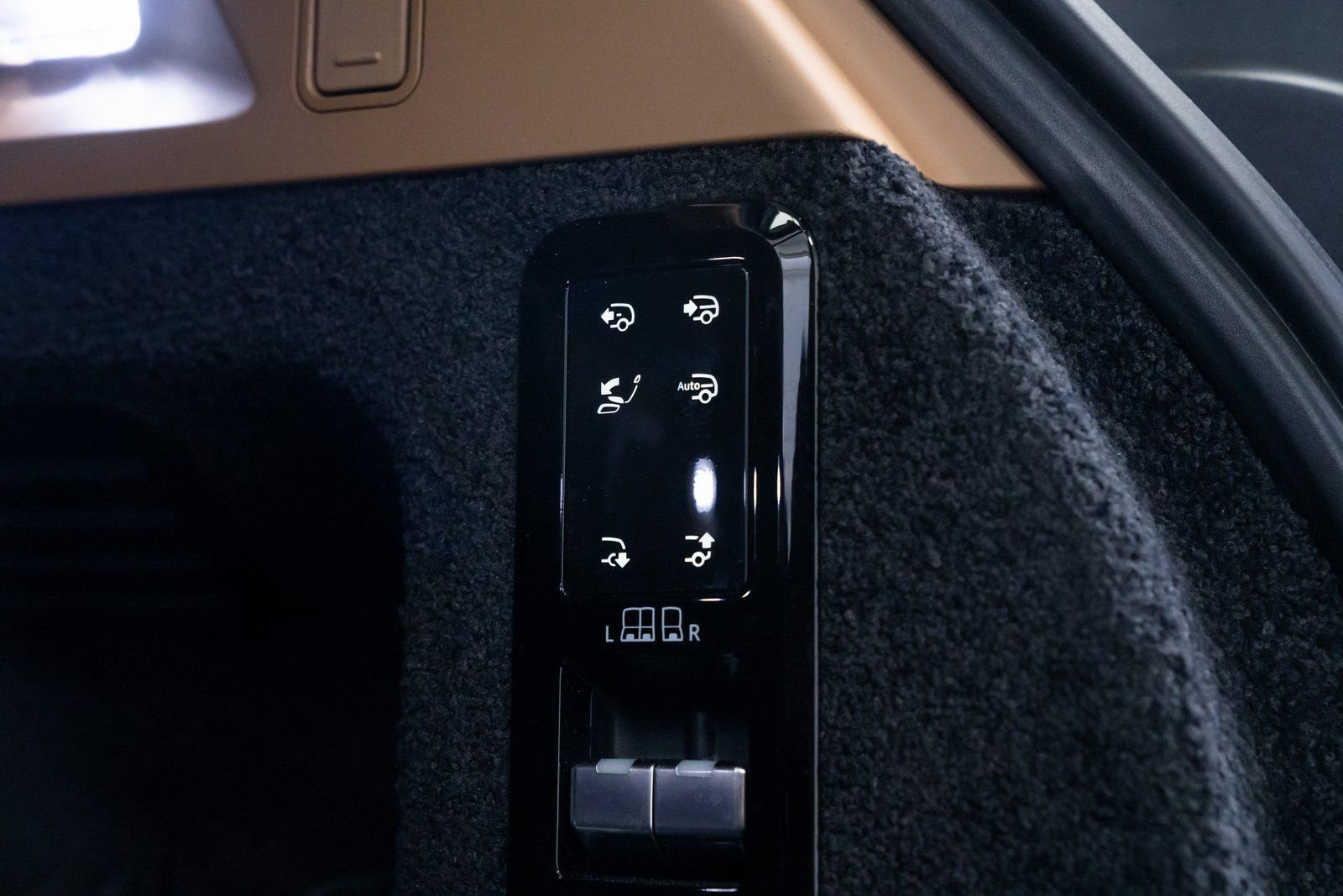 Used 2023 Land Rover Range Rover SV image 9