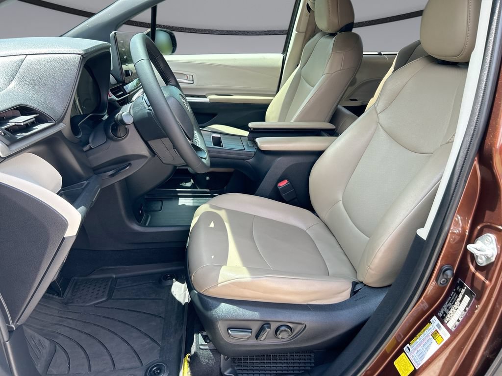 Certified 2021 Toyota Sienna XLE FWD image 11