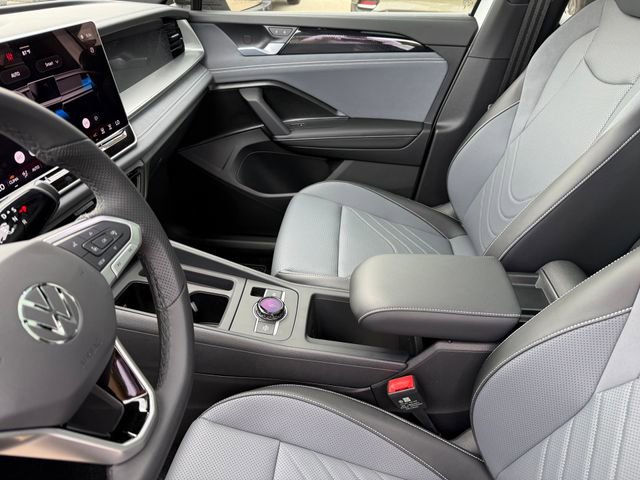 New 2026 Volkswagen Tiguan SE R-Line image 10