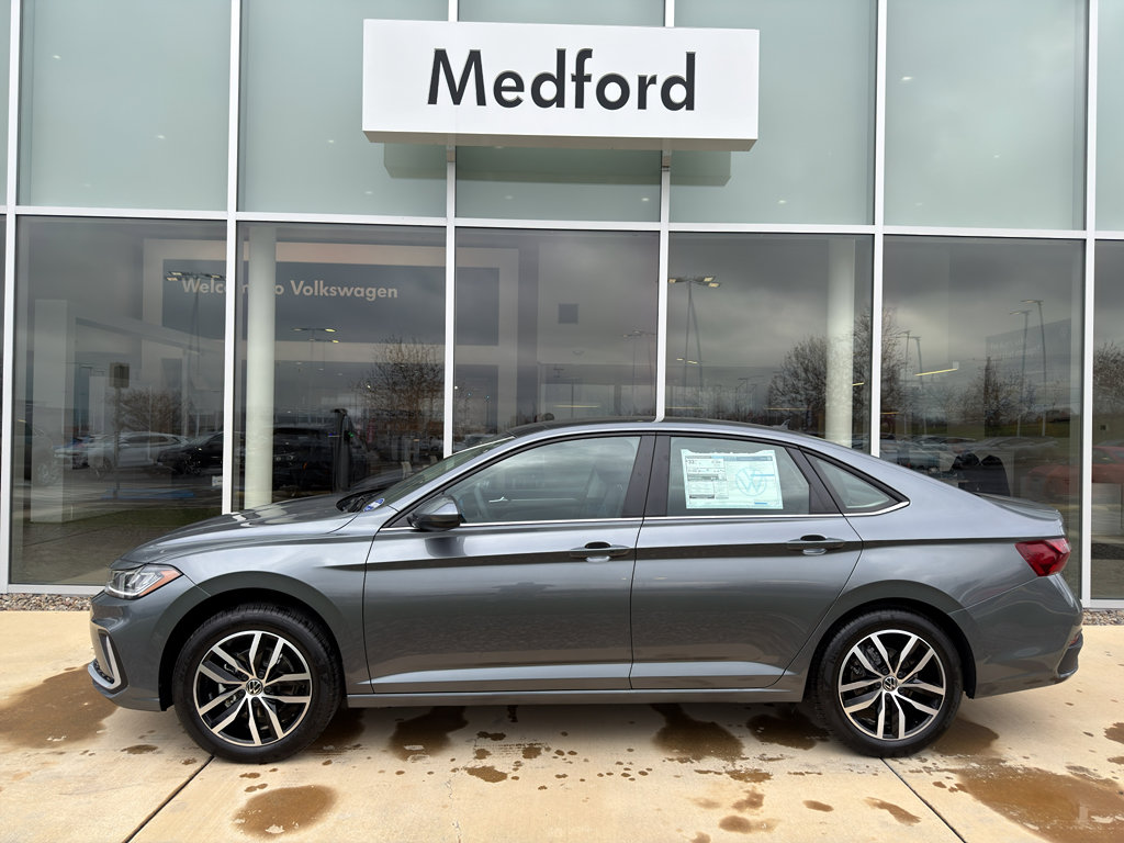 New 2026 Volkswagen Jetta SE image 2